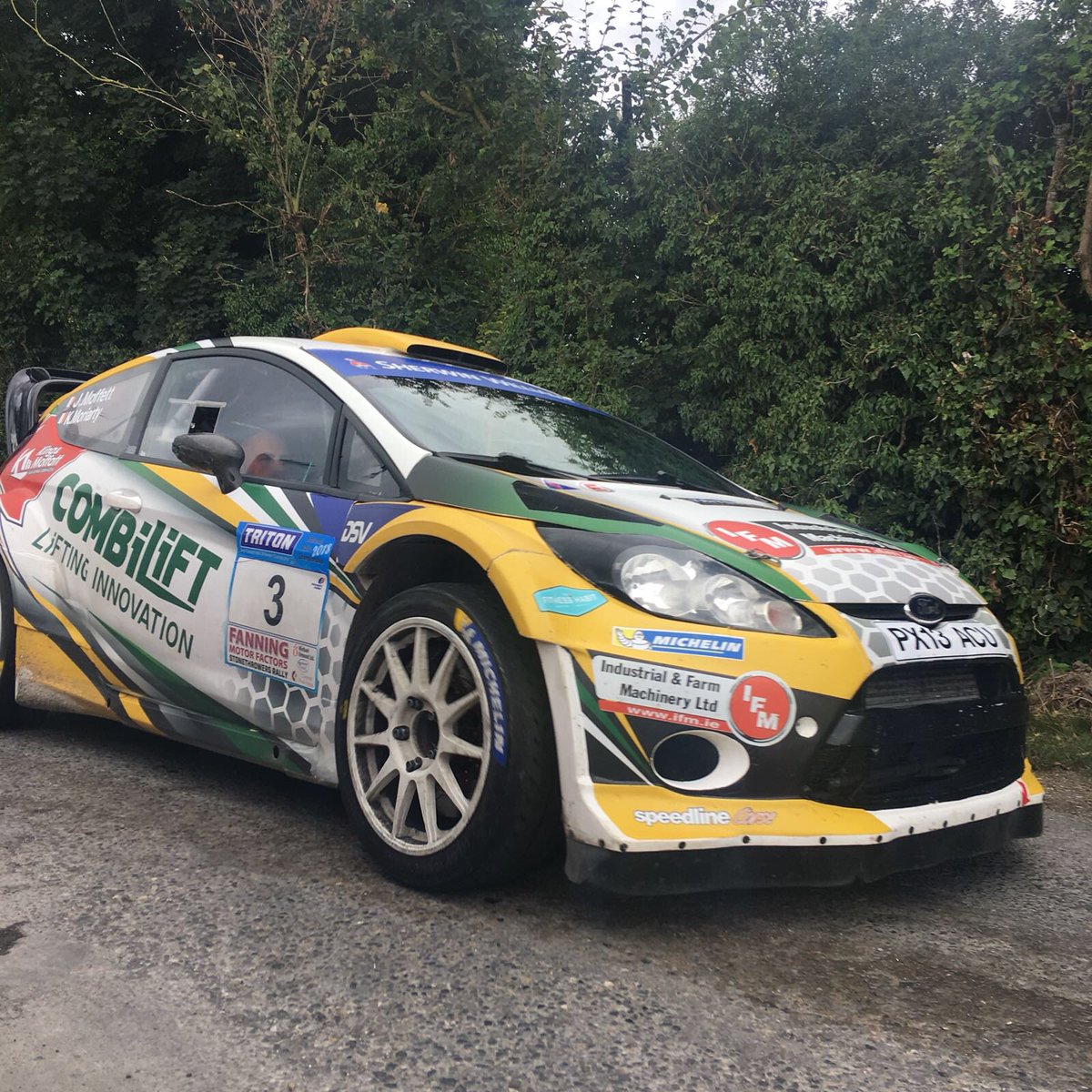 As we head into the final service, Josh &amp; Keith hold a 22-second advantage over Declan Boyle at the Stonethrowers Rally. 3 stages left to run💪

After SS6
1) Josh Moffett
2) Declan Boyle + 22.0
3) Roy White + 1:12.2
4) Joseph McGonigle + 1:22.8
5) Darragh O'Riordan + 1:46.2