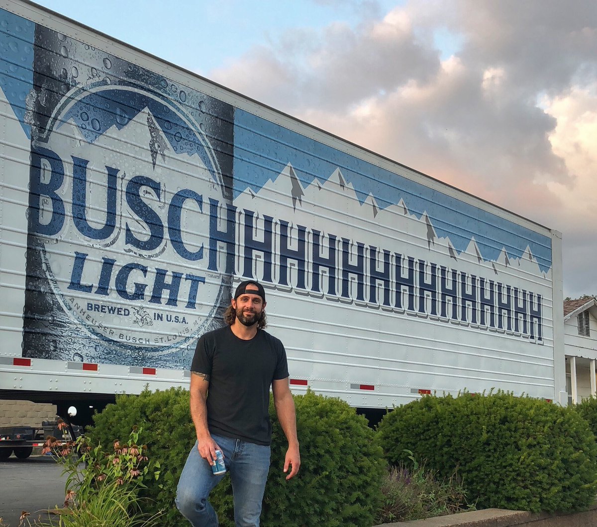 JoeStammBand's tweet photo. @BuschBeer finally came prepared to #JSBlive 🍺 #buschlight #beer https://t.co/USUSaINOiZ