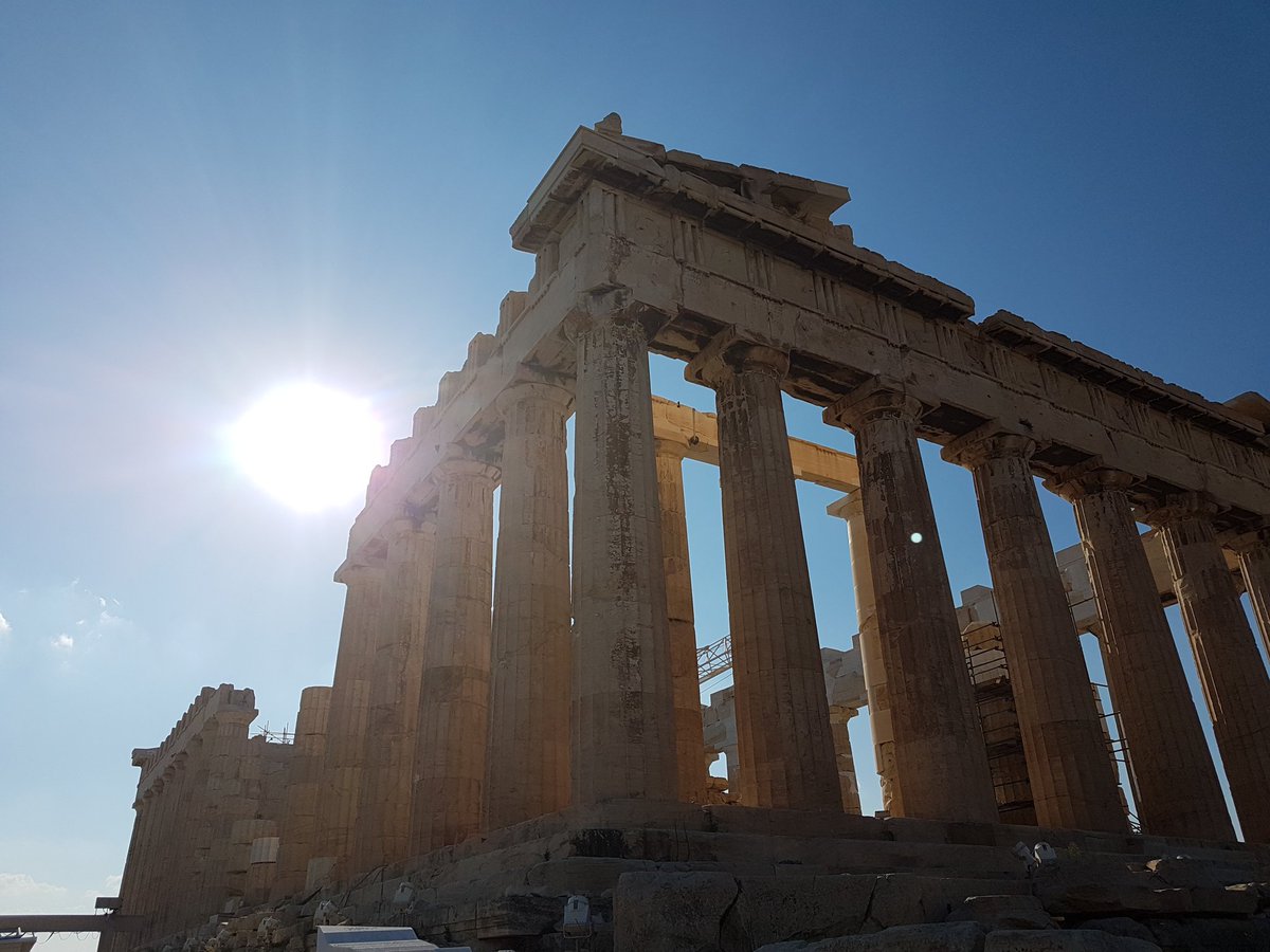 CastelRaid36's tweet image. Jour 10-11-12 : Grèce 🇬🇷
Passage sur le pont du Peloponèse, visite d'Athènes (Acropole, Parthénon...), du stade Olympique, du Monastère de Hosios Loukas et de Meteora, piliers rocheux de 300m de haut qui selon les écrits, ont été envoyés par Dieu pour prier plus près du ciel 🌠