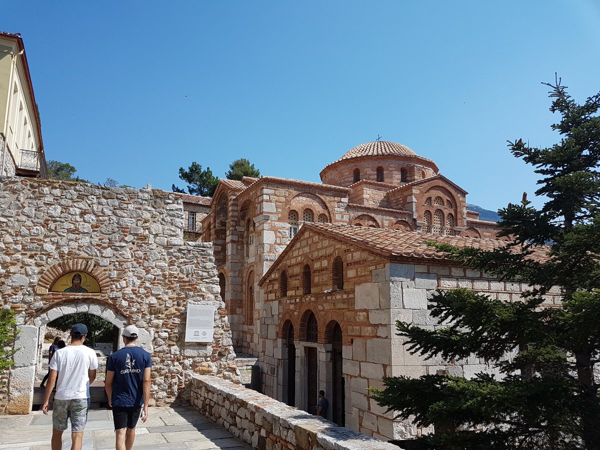 CastelRaid36's tweet image. Jour 10-11-12 : Grèce 🇬🇷
Passage sur le pont du Peloponèse, visite d'Athènes (Acropole, Parthénon...), du stade Olympique, du Monastère de Hosios Loukas et de Meteora, piliers rocheux de 300m de haut qui selon les écrits, ont été envoyés par Dieu pour prier plus près du ciel 🌠