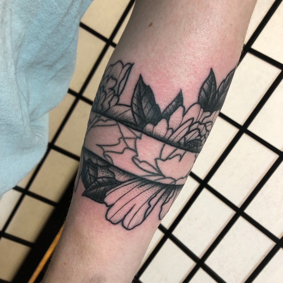alextfrazer's tweet photo. Complete peony armband for @sabrina_leonard https://t.co/9IOgxvVNvY