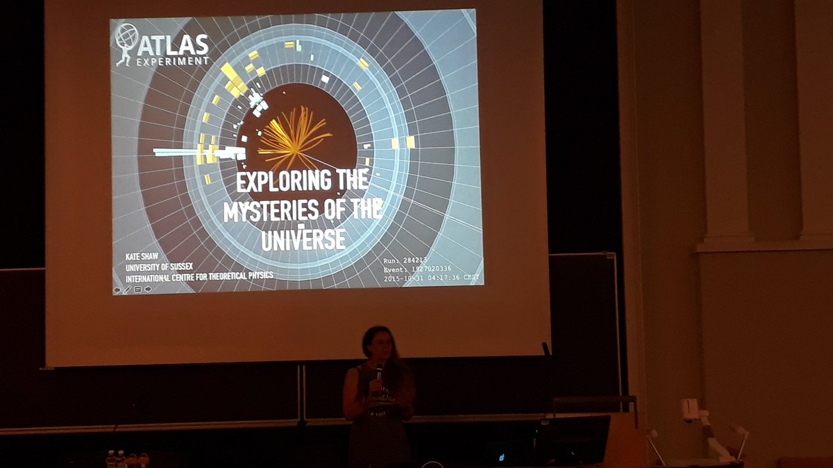 Schackii_C's tweet photo. Talk by Kate Shaw #icps2018 #particlephysics #scicomm https://t.co/hDX4fodwbq