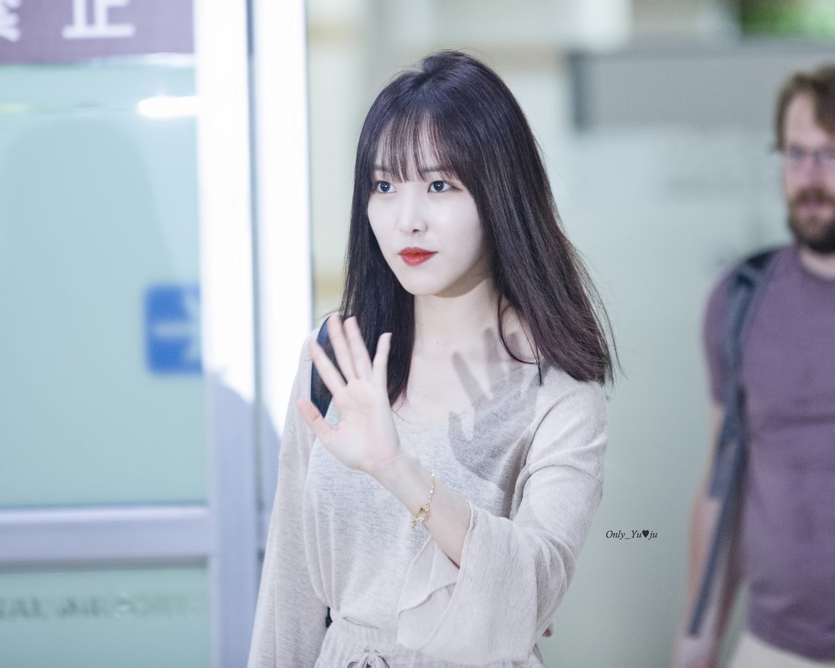 Lovelyrics_GF's tweet photo. 180810 김포공항 입국
#여자친구 #GFRIEND 
#유주 #yuju https://t.co/aJJDCQ1PpO