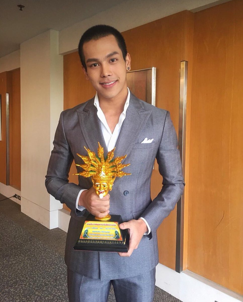 treeporapat's tweet photo. ขอบคุณนะครับสำหรับรางวัล#นักแสดงดาวรุ่งชายยอดเยี่ยม #ดาร���อินไซด์อวอร์ด2018 #นาคราช #สายรักสายสวาท #ภาคิไนย #one31 https://t.co/zTWby7v89V