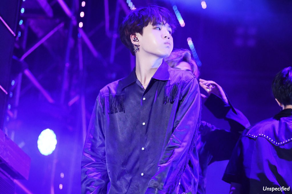 UNSPECIFlED's tweet photo. 180622 롯데 패밀리 콘서트 【HQ】

#방탄소년단 #방탄 #BTS #민윤기 #윤기 #슈가 #YOONGI #SUGA https://t.co/yFqlujAUDv