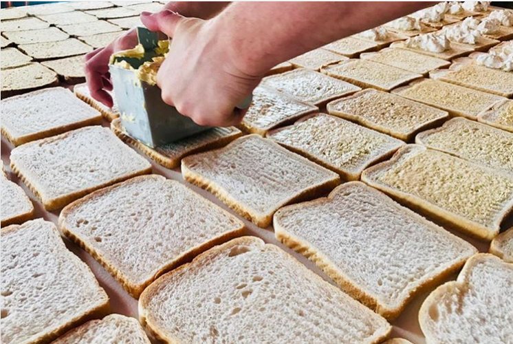 OffundoSpreader's tweet image. 😃gargunnockinn's profile picture
gargunnockinn
•
Gargunnock Inn

34 likes
gargunnockinn.
This is how to spread butter on a deadline of 6000 sandwiches for @specialolympicsgb taking place right now @theuniversityofstirling
.
Thanks @offundobutterspreader #spreadtheword