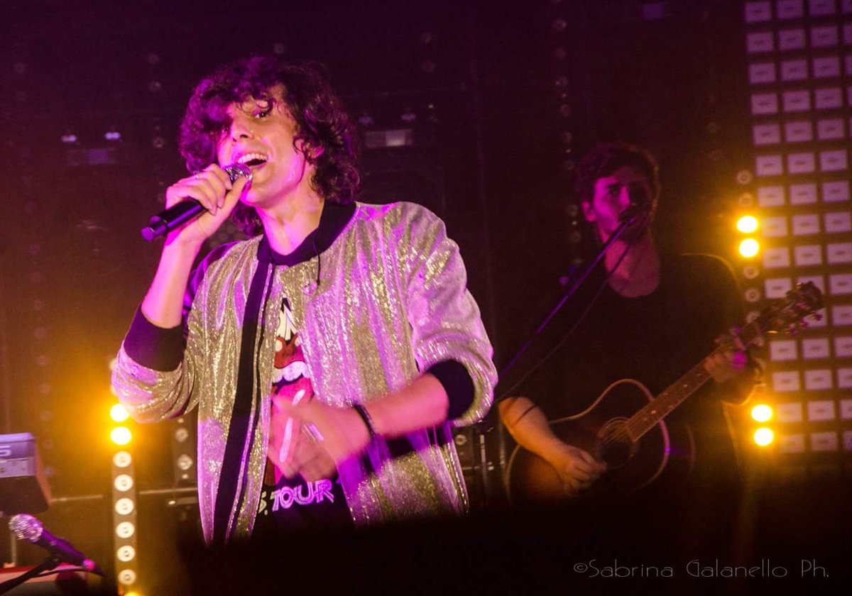 VietatoMorirePh's tweet photo. "Nei tuoi occhi c'è il cielo più grande che io abbia visto mai
E le tue braccia uno spazio perfetto in cui ci tornerei per sempre"
@MetaErmal @famedalupi #Vignanello #phme 💛 https://t.co/AqnSR61yIT
