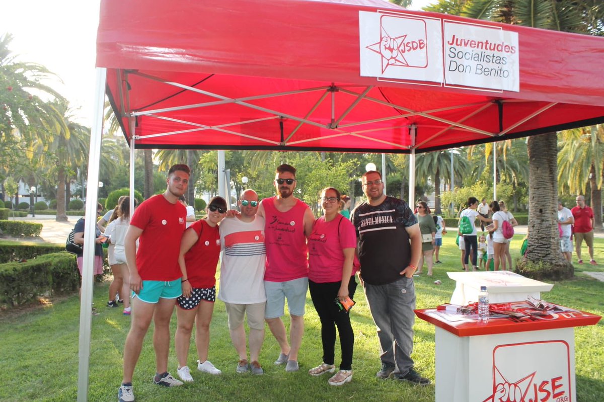 jjss_donbenito's tweet photo. Ayer estuvimos en el Festival Holi con motivo de la #IIISemanaDeLaJuventud para informar sobre la Campaña #Nopierdaselcontrol, cuyo fin es combatir la ludopatía en jóvenes. https://t.co/N0MppljOXG
