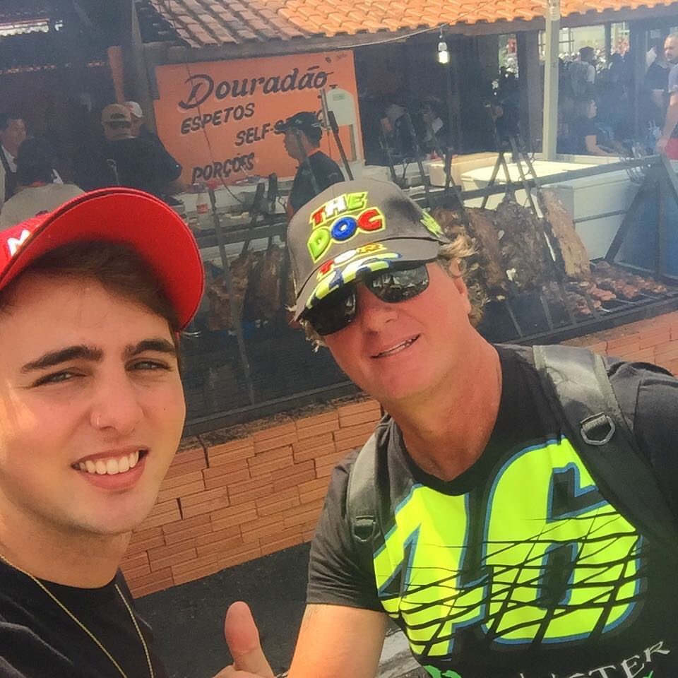 LucasFracassi's tweet image. Curtindo o encontro de barretos com o paizão que sempre incentivou. #motogpnosportv @faustomacieira @gutonejaim