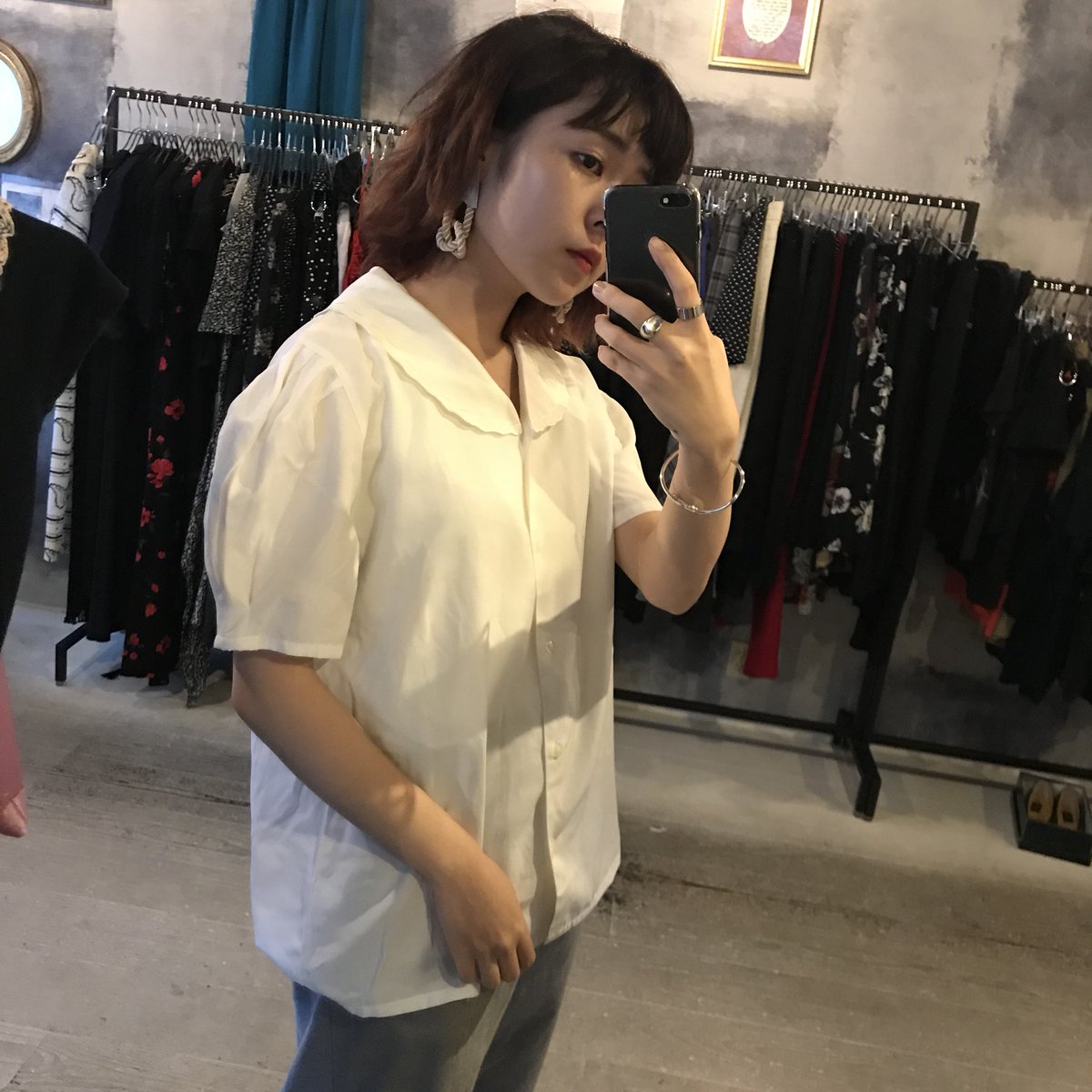 本日もご来店ありがとうございました🦕
明日は大人気のブラウスが入荷いたします！
モノトーンで合わせやすく可愛らしいデザインのものばかりです！

ぜひお店に見に来てください✌︎
#spia #中崎町 #古着屋