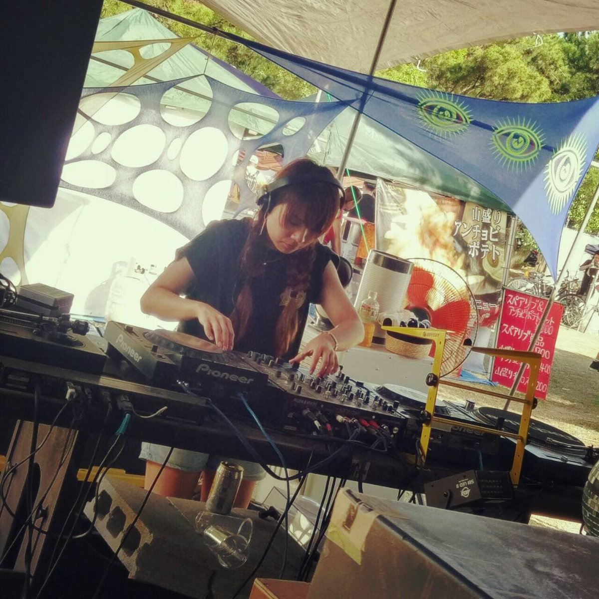 bh___baron's tweet photo. KISHU ROCK IMPACTありがとうございました！✨

ROCKにメロコアに…洋楽邦楽問わず様々セレクトしました！私のDJはお気に召して頂けましたかね…??

これからも色んなところでDJをする機会があるので、spongy・♯nowplayと共にDJ ばろんをよろしくお願いします！

写真は韻シストBANDのTAKUさんと💕 https://t.co/Ljl0u4mfrV