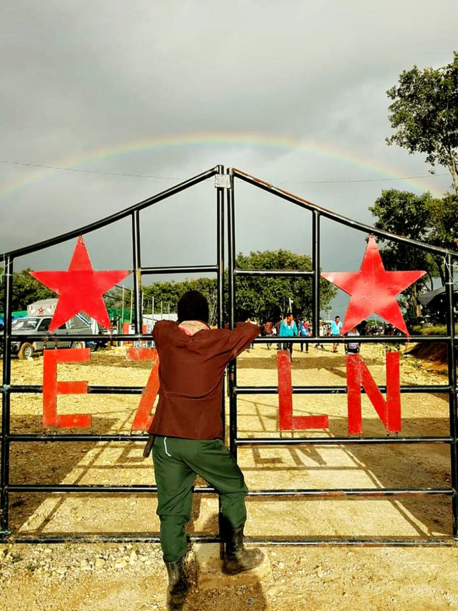 ZapatistaOrg's tweet photo. #CompArte2018 #EZLN
en el Caracol de Morelia,
territorio en resistencia y rebeldía,
del 6 al 9 de agosto 2018.
Foto desde @notienlacezap https://t.co/yJPpBjrKoE