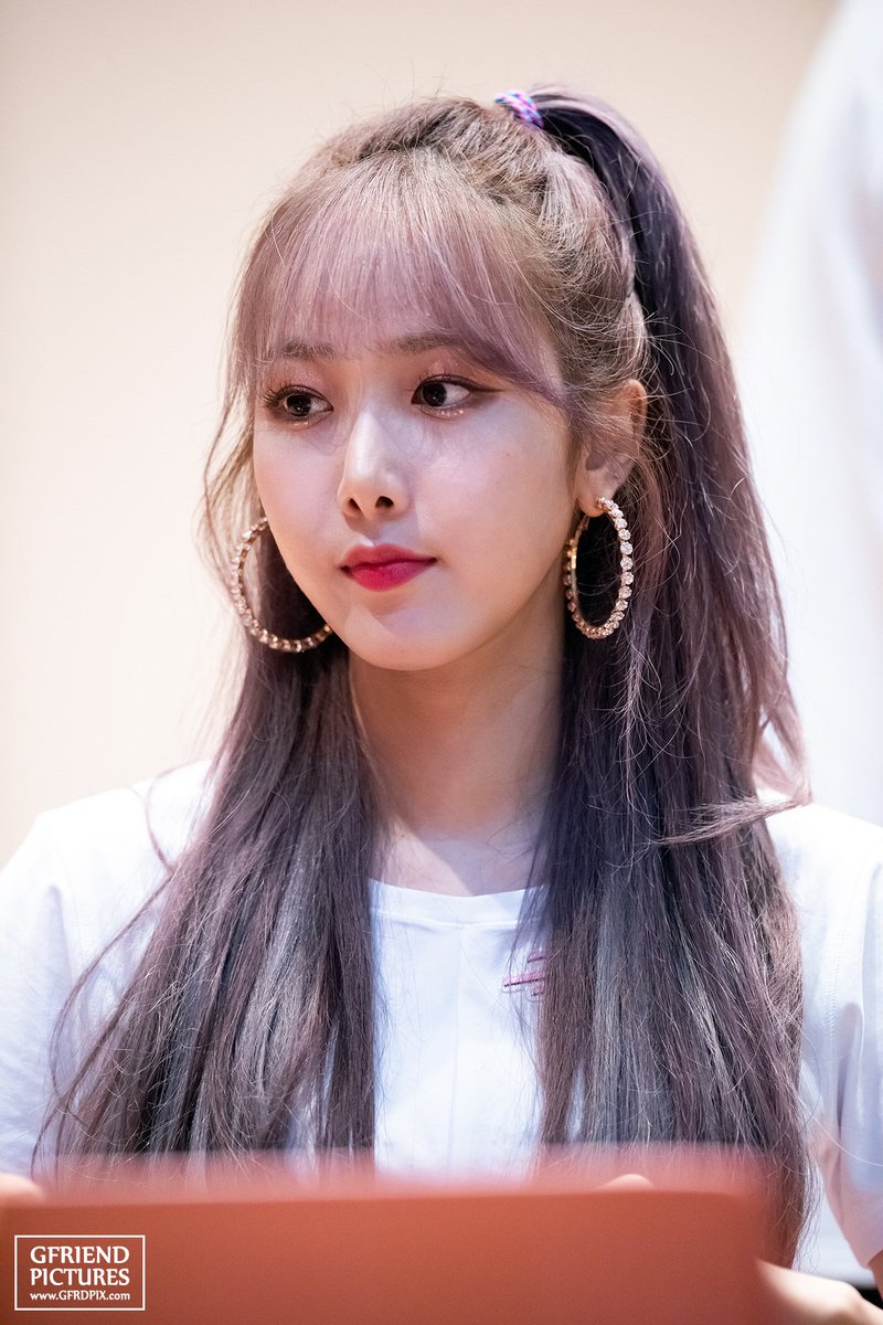 GFRDPIX's tweet photo. 18-07-29 #여자친구 #GFRIEND #Summer_Mini_Album #Sunny_Summer 서울 아트홀봄 팬사인회
#예린 https://t.co/3ror6SBtmW
#신비 https://t.co/OP8gCWppDE
#엄지 https://t.co/0fYOOPn4z4 https://t.co/uvQGAk1Sa5