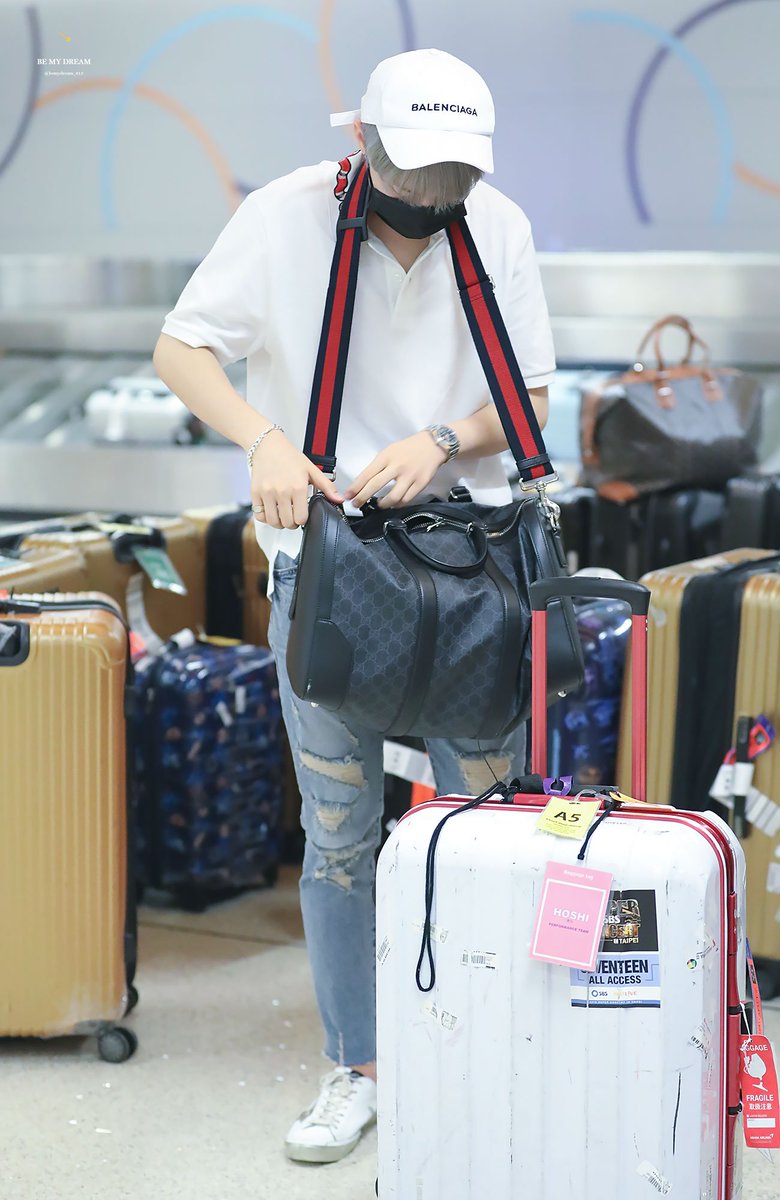 bemydream_615's tweet photo. 180812 LAX
꼬물꼬물 귀여워😍💖💙💚💛💜❤
#세븐틴 #SEVENTEEN #호시 #권순영 #HOSHI #비마이드림 https://t.co/azvVFBYzN5