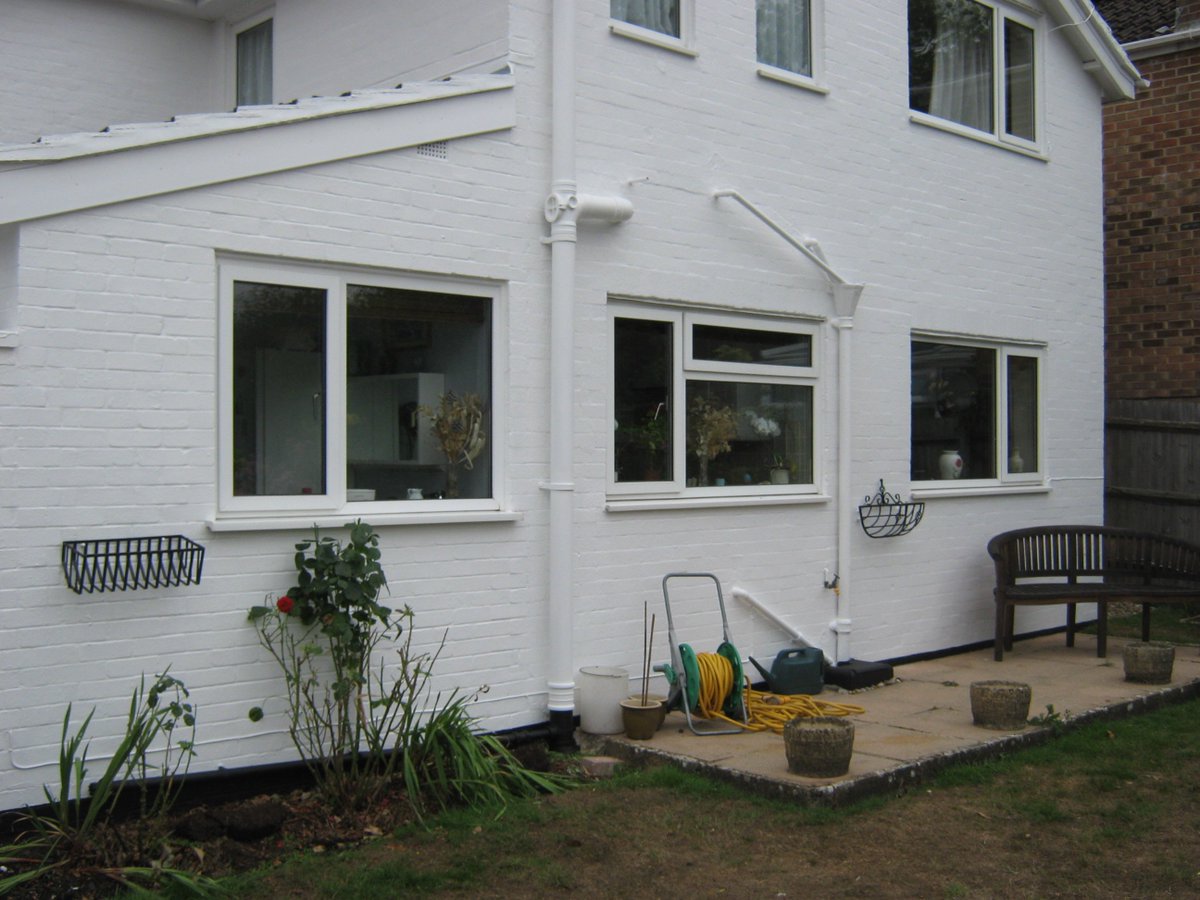 SCPainting's tweet photo. A completed exterior cottage redecoration this week using @duluxuk Brilliant White Emulsion. #cottage #painting #defurb https://t.co/mNBd4Qcg2E