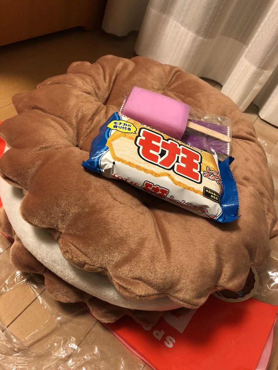 サルナト ゲーセンで取ったクッキークッションとスクイーズ