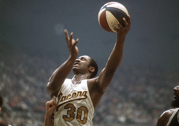 A happy birthday to 2X ABA champion - HOFer Big George McGinnis!!! 