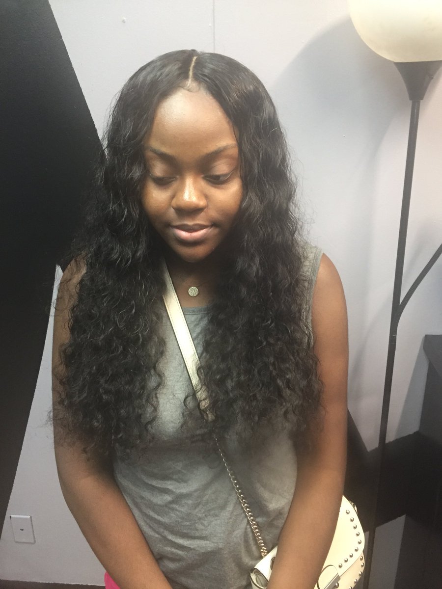 Slayed_ByTee's tweet photo. Closure Install no style , natural loose wave. βΊοΈ(SWIPE & BOOK)
.
.
#houstonhairstylist #houstonstylist #closureinstall #closuresewin #braidstyles #braids #feedinbraids #Comegetslayed #Slayedbytee #braidsbytee #traditionalinstalls https://t.co/GU3wny7C7u