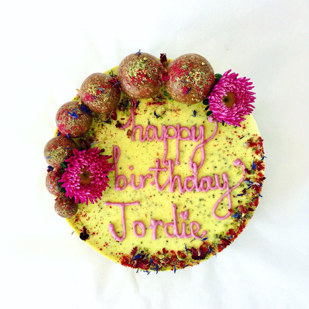 #vegan #birthday #glasgow #scotland #cake #freefrom #dairyfree #glutenfree #refinedsugarfree #vegancake #rawfood