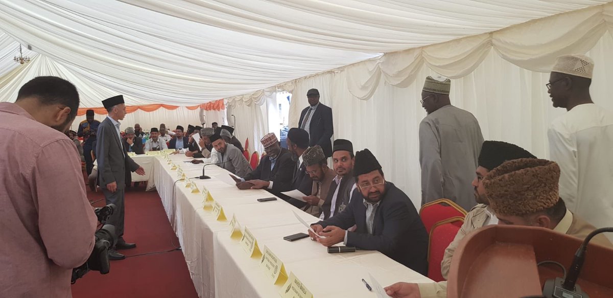 PAAMA_UK's tweet photo. #PAAMA UK happily welcome guests to the PAAMA UK #Jalsa Salana Reception &amp; Merit Awards event today in #Fazl Mosque, Southfields, London. https://t.co/tOdH2a3gqV
