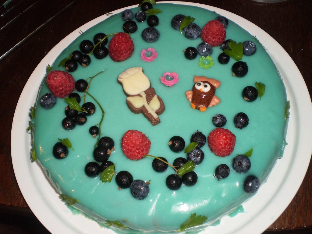 ChocoEmotion's tweet photo. Chocolate Cake turns bluish green https://t.co/2qyUG9N7S2 https://t.co/rr0nFcf4fZ