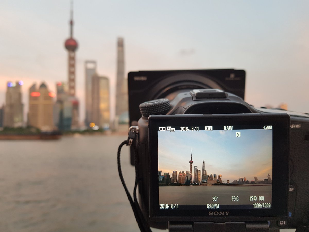 ConstantinKeck's tweet photo. Long exposure with my @Sony Alpha99ii in #Shanghai.

#landscapephotography #cityscape https://t.co/TzXq3pJtl4