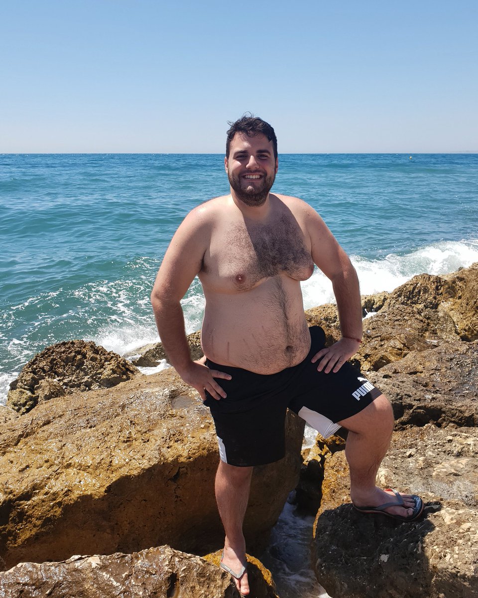 Siilesito's tweet image. ¿Sabéis que? Estoy harto de ver Rt's de chicos super definidos y delgados. Yo estoy gordo y no por ello voy a ser menos. Voy a subir unas fotos y ojala se difundan igual y se normalicen los cuerpos gordos de una puta vez.