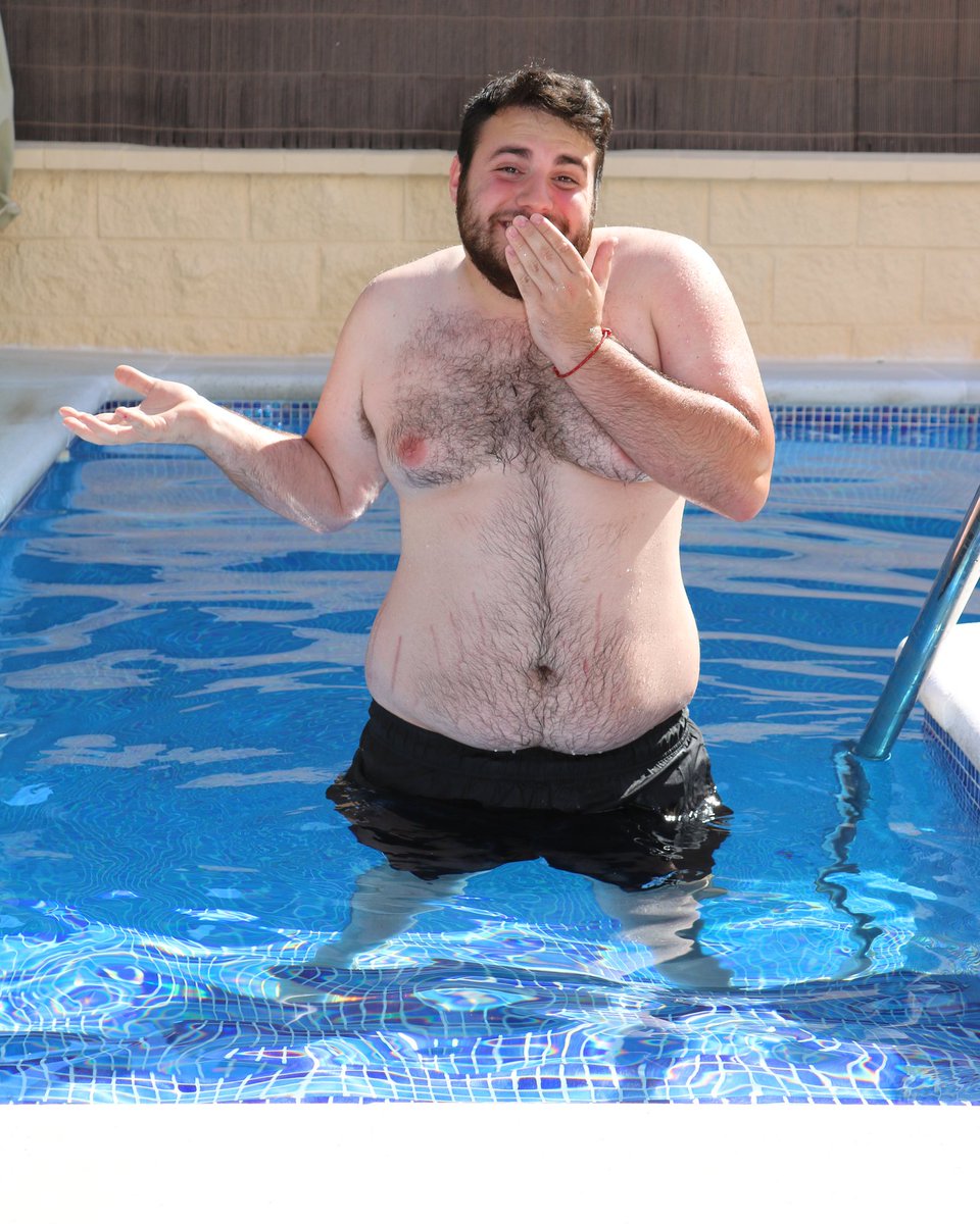 Siilesito's tweet image. ¿Sabéis que? Estoy harto de ver Rt's de chicos super definidos y delgados. Yo estoy gordo y no por ello voy a ser menos. Voy a subir unas fotos y ojala se difundan igual y se normalicen los cuerpos gordos de una puta vez.