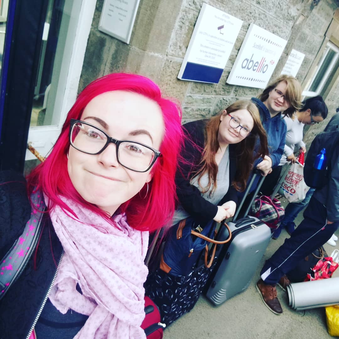 uniquorn92's tweet photo. Train cancelled..... :'(
Replacement minibuses put on without any consideration for bikes/luggage/animals, and a one hour wait.... #ScotFail #ThoseFacesWhen #GinRequired #HISATraining @tweet_HISA https://t.co/5r4FvPfzWt
