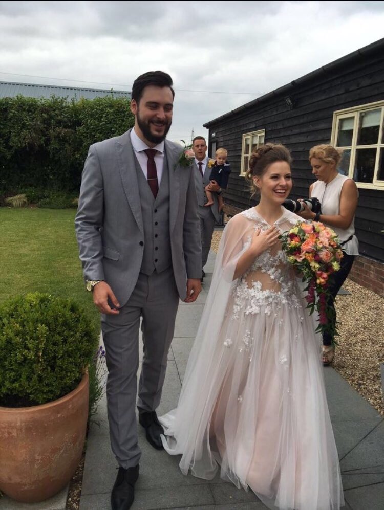 pix Dexbonus Wedding dodger on twitter getting lots of