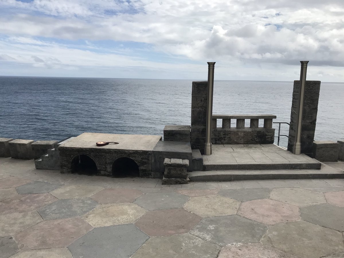 About to run <a href="/minacktheatre/">Minack</a> #wolfhall 🐺🏰