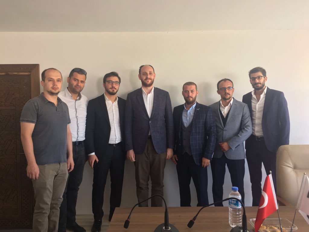 gencmusiadblk's tweet photo. Ak Parti Gençlik Kolları Genel Başkanı Yalova Mv. sayın Ahmet Büyükgümüş’ü derneğimizde misafir ettik. Gençlerin ülkemizin gelişiminde oynadığı roller üzerine Bal��kesir’de bulunan genç stk başkanlarımızla birlikte bilgi alışverişi yaptık. https://t.co/2RzqYmXPd4
