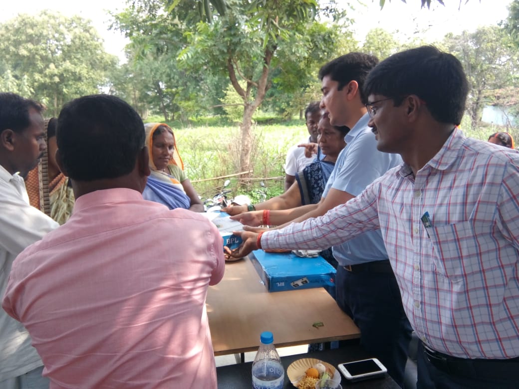DC_Palamu's tweet photo. Distribution of 10000 LPG connection with GAS cylinder and stove in Saturday EGSA camp organised at different places of Palamu District. Distribution of such large volume of LPG connection in one day become possible in leadership of Palamu DC.
#GSA2 #EGSA
@cmojhr @ameetin https://t.co/nHHCks2Apx
