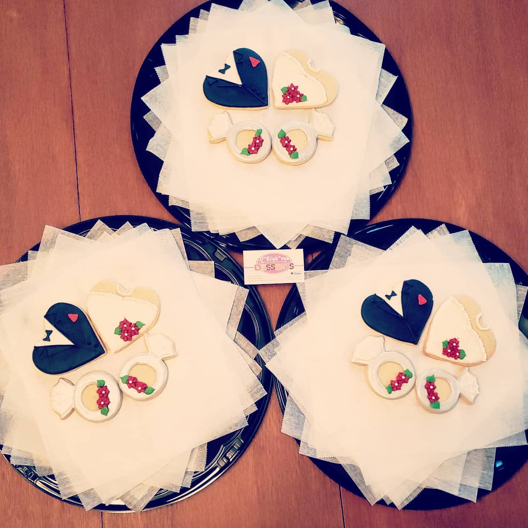 DElishousDserts's tweet photo. Bridal Shower and Bicentennial cookies this weekend!

#bridalshower #sandusky2018 #boywiththeboot #bicentennial #ido #bridetobe #decoratedcookies https://t.co/MayyFoNgFR