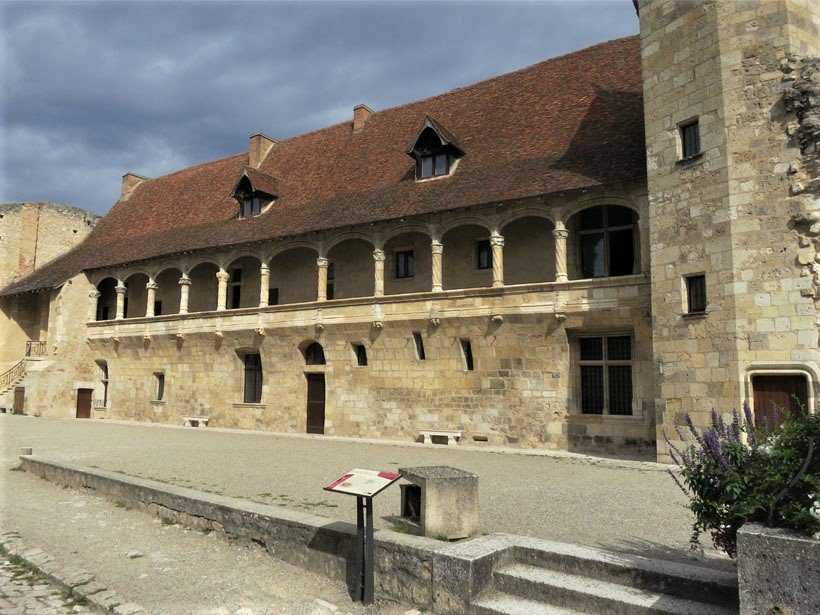 XavierGil_MPils's tweet photo. Château de #Nérac,(#LotetGaronne) construit à la fin du XVe siècle.Édifié par Alain d'Albret le grand - trisaïeul d'Henri III de #Navarre plus connu sous le nom d'Henri IV de France devenu château royal.Seule l'aile Nord a été conservée(démantelé sous la #Révolutionfrançaise) https://t.co/wWgATNIkiT