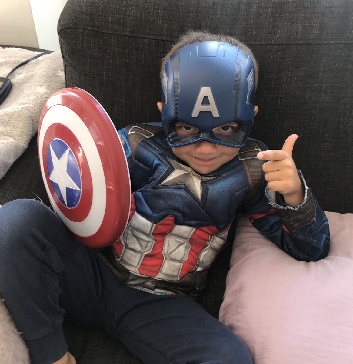 Familien_L's tweet photo. Dagens sitat av Joshua(4år):
Meg: Hvem har sagt at du kan se på TV? Har mamma sagt det?
Joshua: Jeg tror Gud har sagt det!
Meg: 😳
#FamilienL https://t.co/6xsuFWOyet