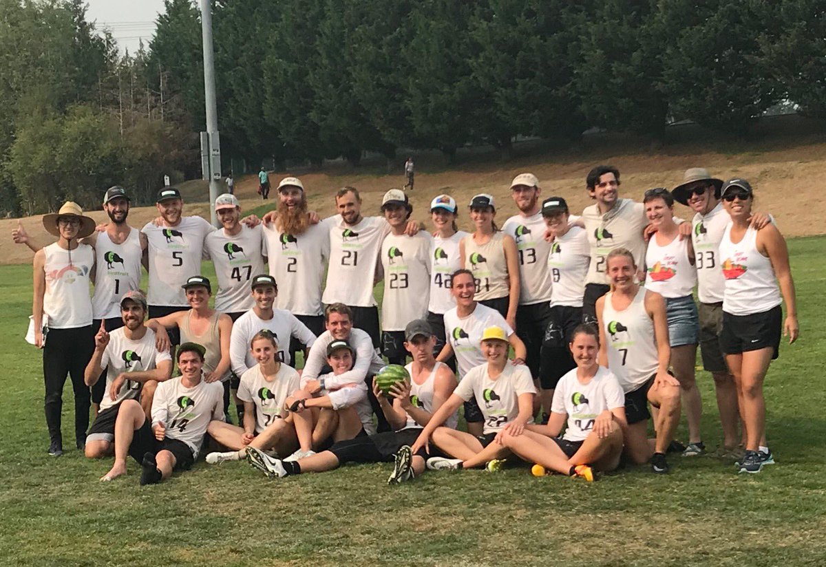 bird_fruit's tweet photo. We are your 2018 PNW Fruit Bowl champs! We had a hard fought win against a super talented @SnakeCountry with a 13-8 win! 

Feels good to win your own tournament 😝 but feels even better that so many great teams from around the country came and brought their best. Till next year! https://t.co/pmTpjKszRM