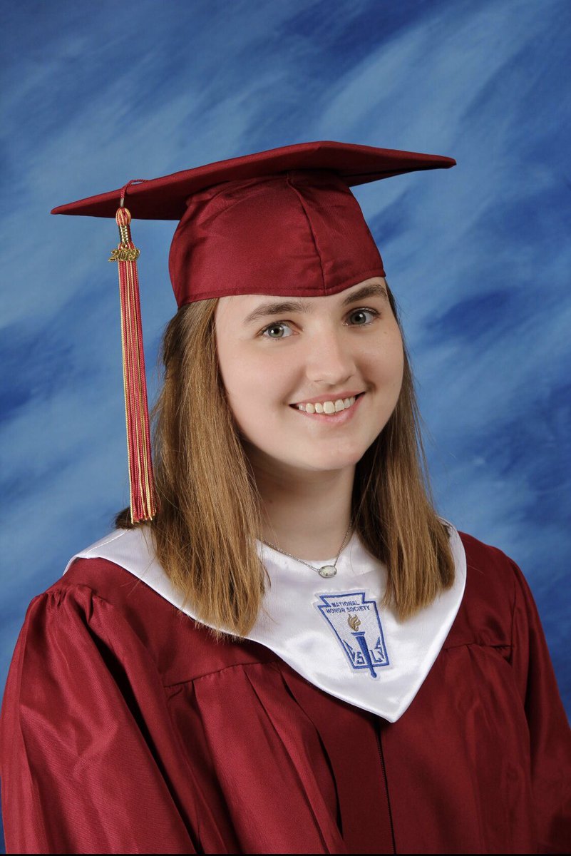 allison_haddock's tweet photo. Senior Year!! 🎓 https://t.co/RgCZqgt4mW