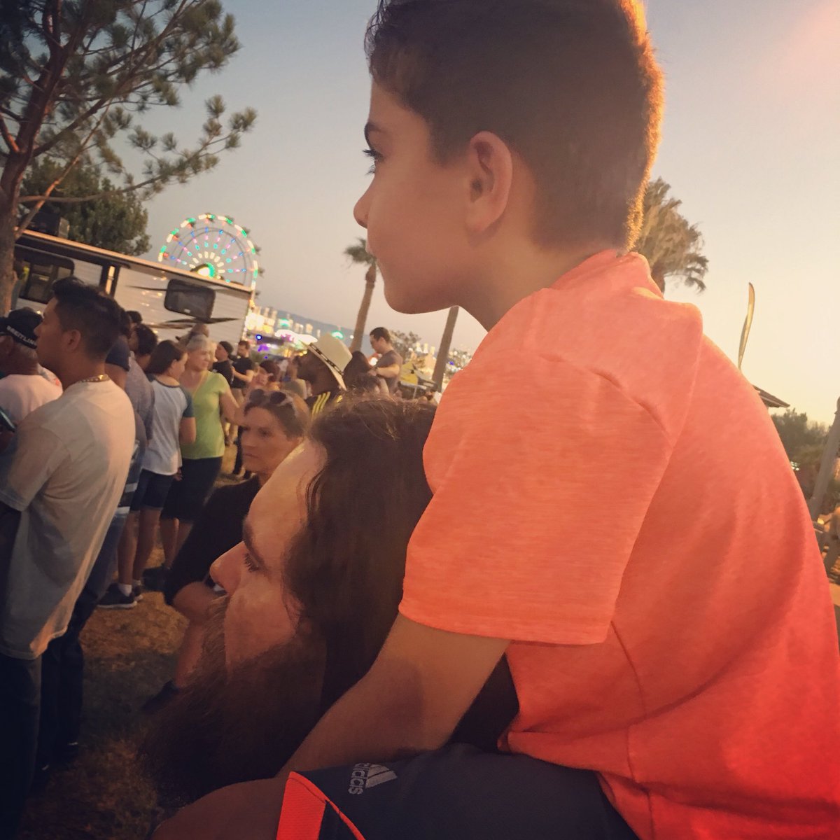 EdHeadington's tweet photo. Look, #Simba, everything the light touches is our kingdom. 🦁👑🌅
#mufasa #lionking #thelionking #disney #father #son #fatherson #fathersons #lancaster #lacounty #highdesert #antelopevalley #socal #california #avfair #avfairgrounds #beard #beards #America #bearded .@AVFairgrounds https://t.co/jNV9zxuoXu