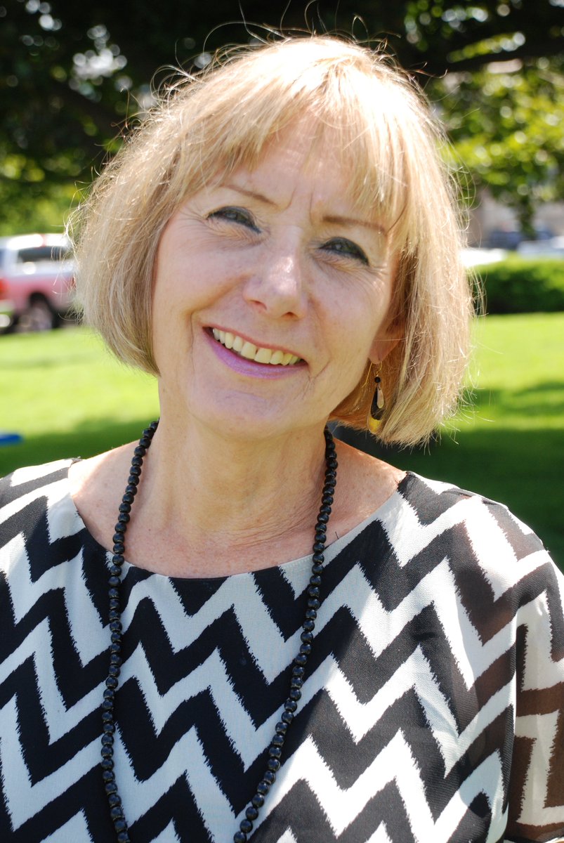 PRSAFellows's tweet photo. The @PRSAPugetSound 2007 #PR Professional of the Year, @Shartman1031 of @chelanpud demonstrates leadership skills that are a model of inclusiveness, access and transparency. We are proud to welcome Suzanne Hartman to the 2018 #PRSACOF!  @PRSA_NPD @PRSAPubAffairs @PRSAFellows https://t.co/rDEPU3WAka