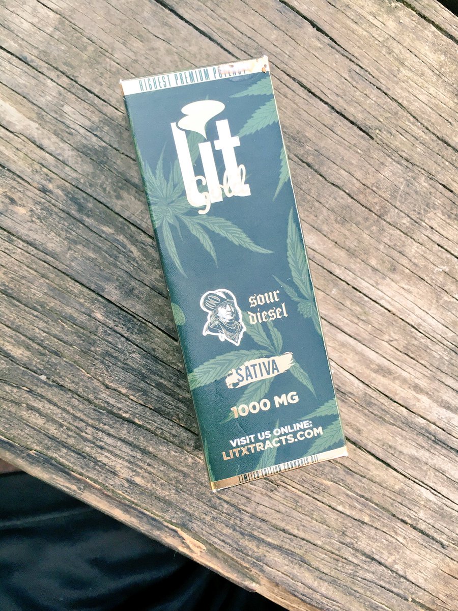 nysocialite_'s tweet photo. If you smoke go visit @litxtracts. Thanks for this 🎁. 100% Sour diesel 1000mg. https://t.co/nzGKbDG37x