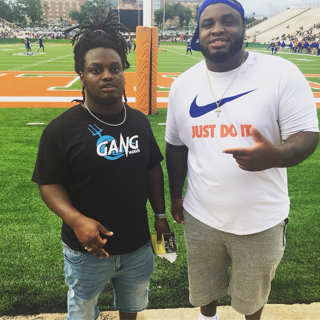 1FamSt's tweet photo. Gotta network to wide your net worth #GangWave #FatandFunny #YoustupidEnt ππ± https://t.co/fZgXFTNlwt