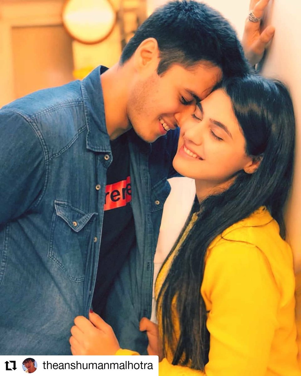 iroshniwadhwani's tweet photo. I have found the one whom my soul wants. Someone with whom I am able to breath in sync, the one who turns my frowns into smiles. The one I want to build an empire beside ❤️
@the_anshumanM
#splitsvillaxi #roshman #roshniwadhwani
 #anshumanmalhotra #bunnies #loveyou #myworld https://t.co/hbvH3qoBFR