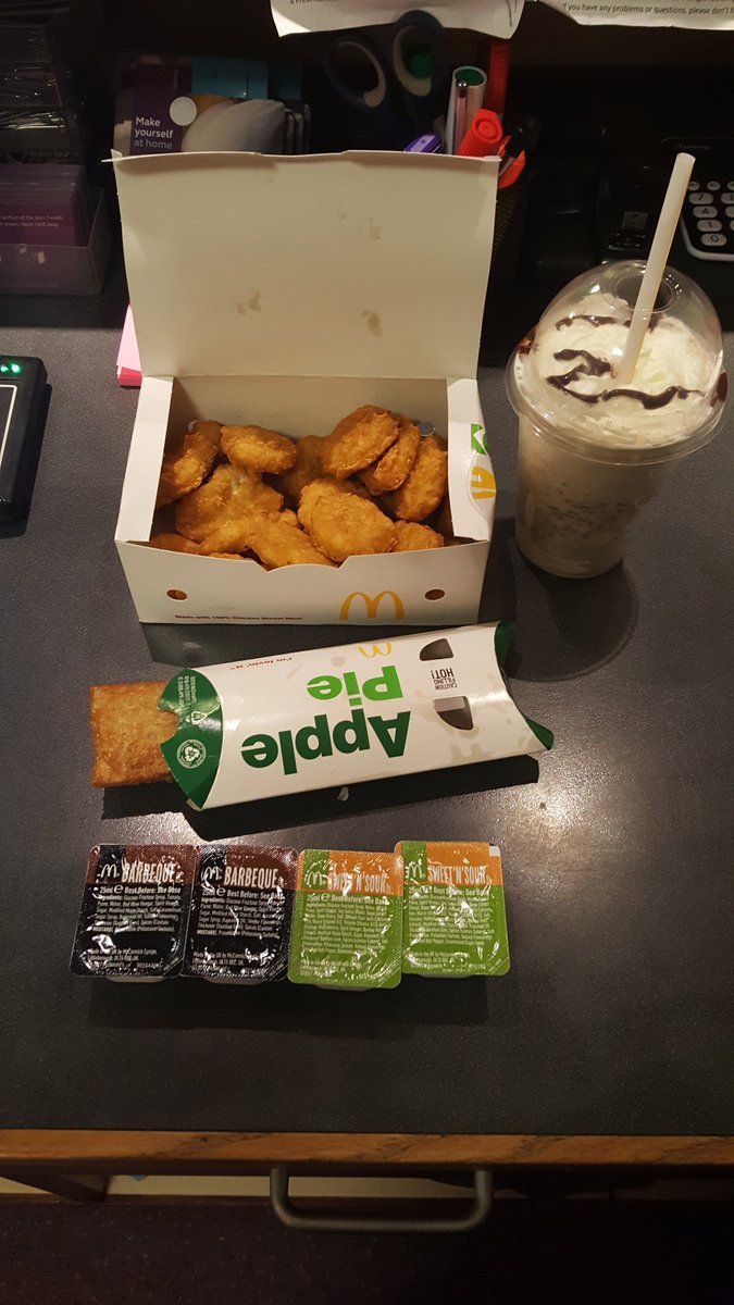 Our guests sure know the way to our receptionists @Mercedes_tweet heart. Treated this evening to a box of 20 nuggets, hot Apple pie AND honeycomb frappe. #bestguests #sharingiscaring #ilovemyjob #teamoadby <a href="/Zoeylou1/">Zoeylou</a> <a href="/wanny_8/">Mark Wanless</a> <a href="/NewboldElaine/">Elaine Newbold</a> <a href="/SDEBDD/">simon ewins</a>