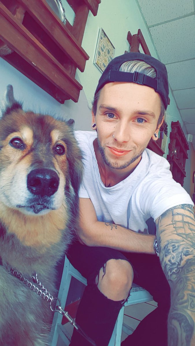 0xDommo's tweet photo. Selfie with my best mate https://t.co/CrytfZQaz9