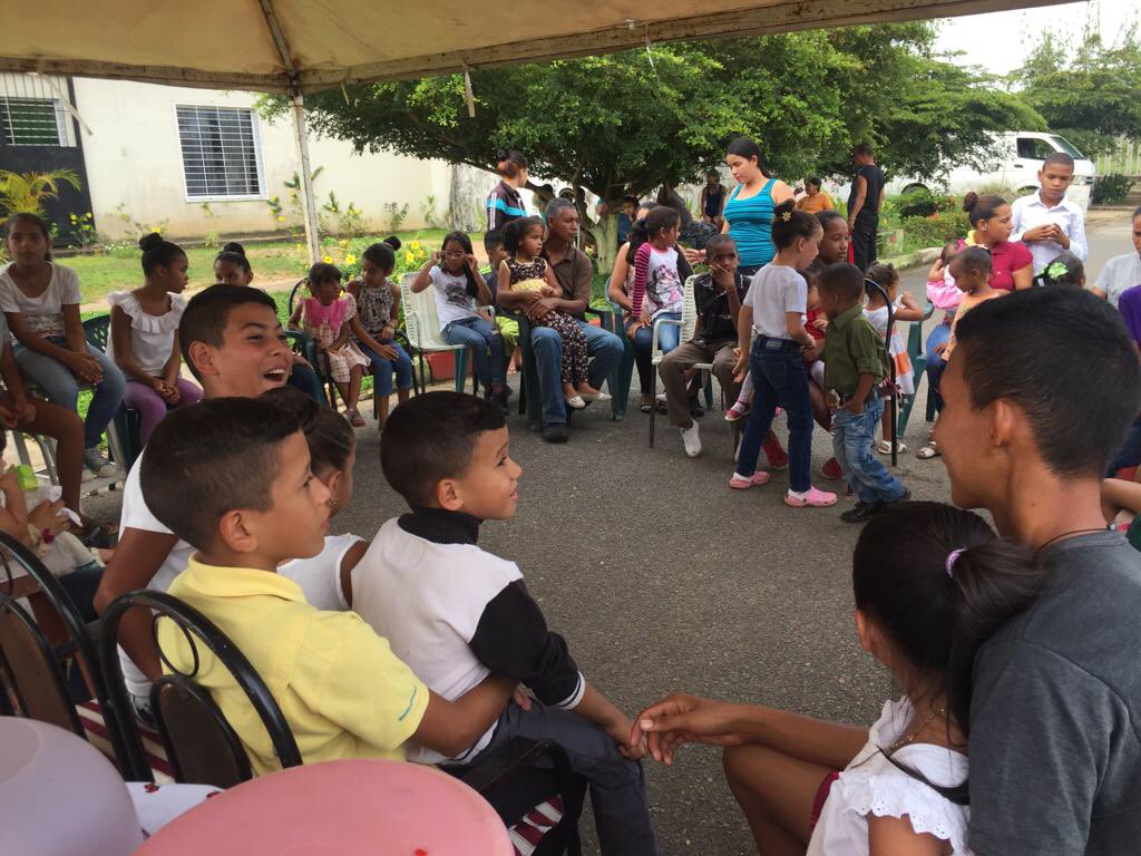 Mientras el Gobierno insiste con sus políticas hambreadoras y de miseria, desde nuestra organización seguimos con las jornadas de solidaridad con nuestro pueblo. Debemos asumir con responsabilidad el compromiso de rescatar a Venezuela. Urb La Madricera, El Corozo. #Maturín