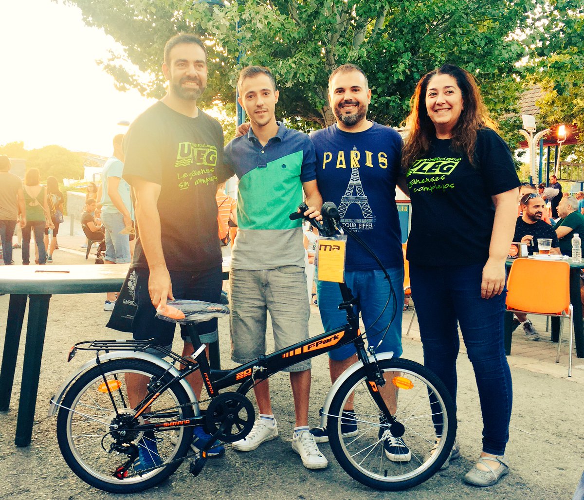 UnionporLeganes's tweet photo. Y aquí están los ganadores de nuestro sorteo. Dos vecinos de #Leganés que hoy “se sienten como un alcalde” con su cena con cachopo y su bicicleta 🚲   

Felicidades. 
#SentimosLeganés. 
#FiestasLeganes 
#Butarque18 https://t.co/CgNp68lKat