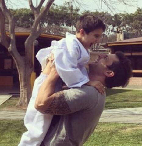 mon_u22's tweet image. #FelizDíaDelNiño Al Emperador más fuerte y hermoso del mundo!! 🎉👦💙
"La sonrisa que te salva en los momentos mis difíciles"💞
Los niños lo más sagrado de la vida!! #Adrianito #MiniKing 💗😘