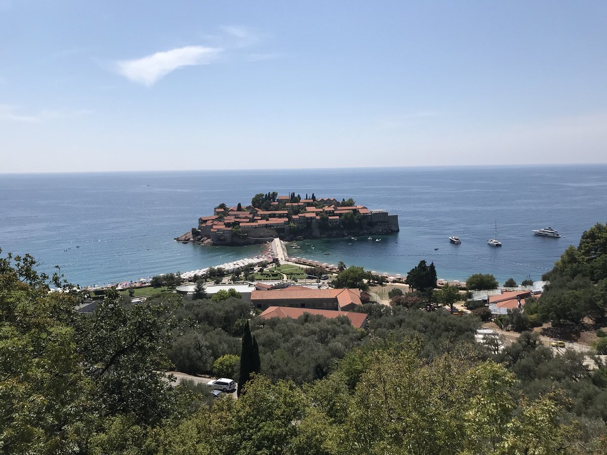 GihanTadreft's tweet photo. I had such a great time in #Montenegro, exploring new places & meeting new people
#Kotor #BayofKotor #Budva #Persat #CitesinMontenegro #travellovers #travelerphoto #montenegro #somewhere #magicsunset #city #mountains #betweenmountains #landscape #naturelovers https://t.co/vqim9DUBmH
