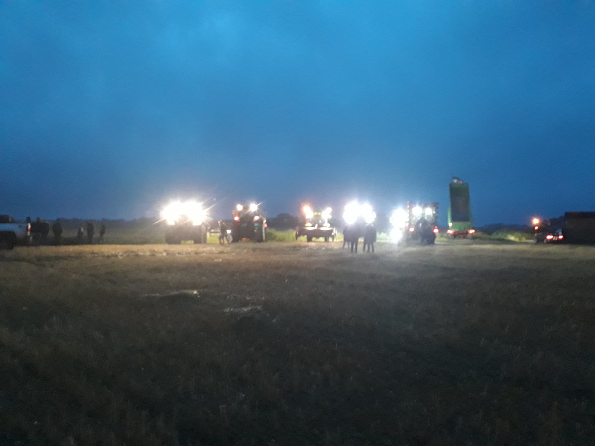 Ook de Friese boeren steunen Maarten natuurlijk bij de #11stedenzwemtocht. We staan er klaar voor @Dongjum!!